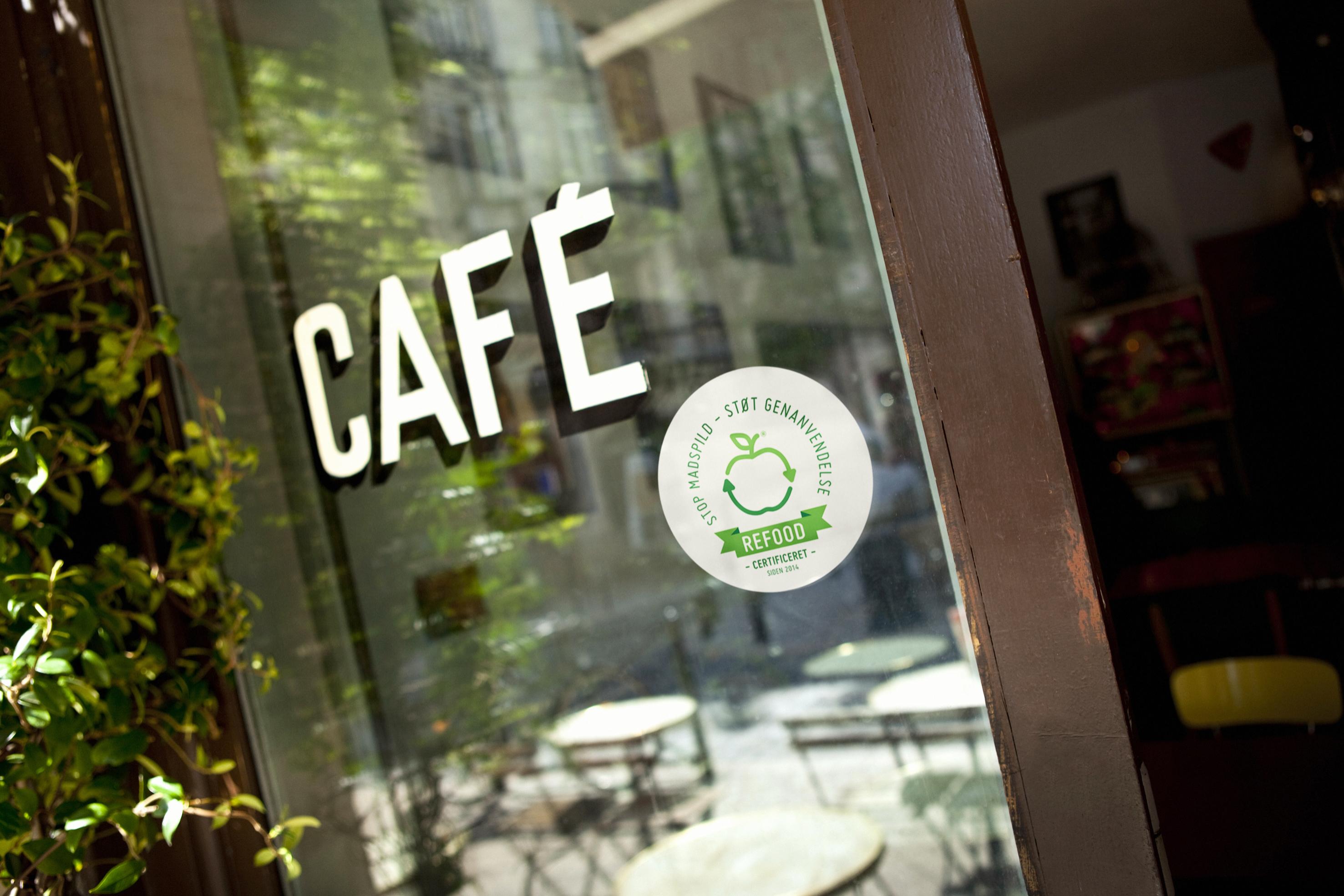 refood label på et vindue